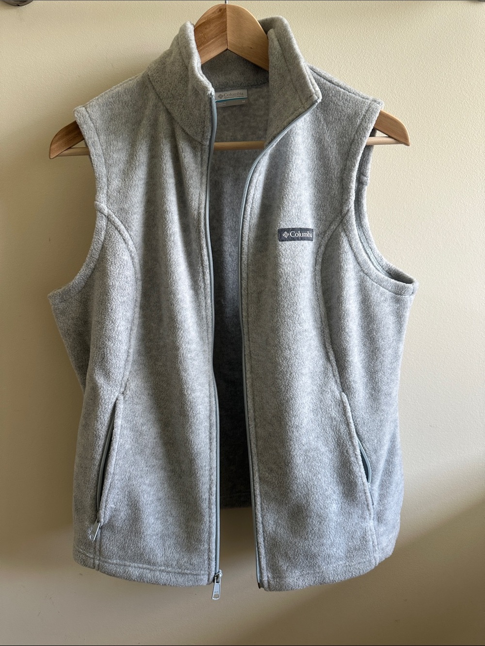 Columbia women’s Light Gray Fleece Zip Vest